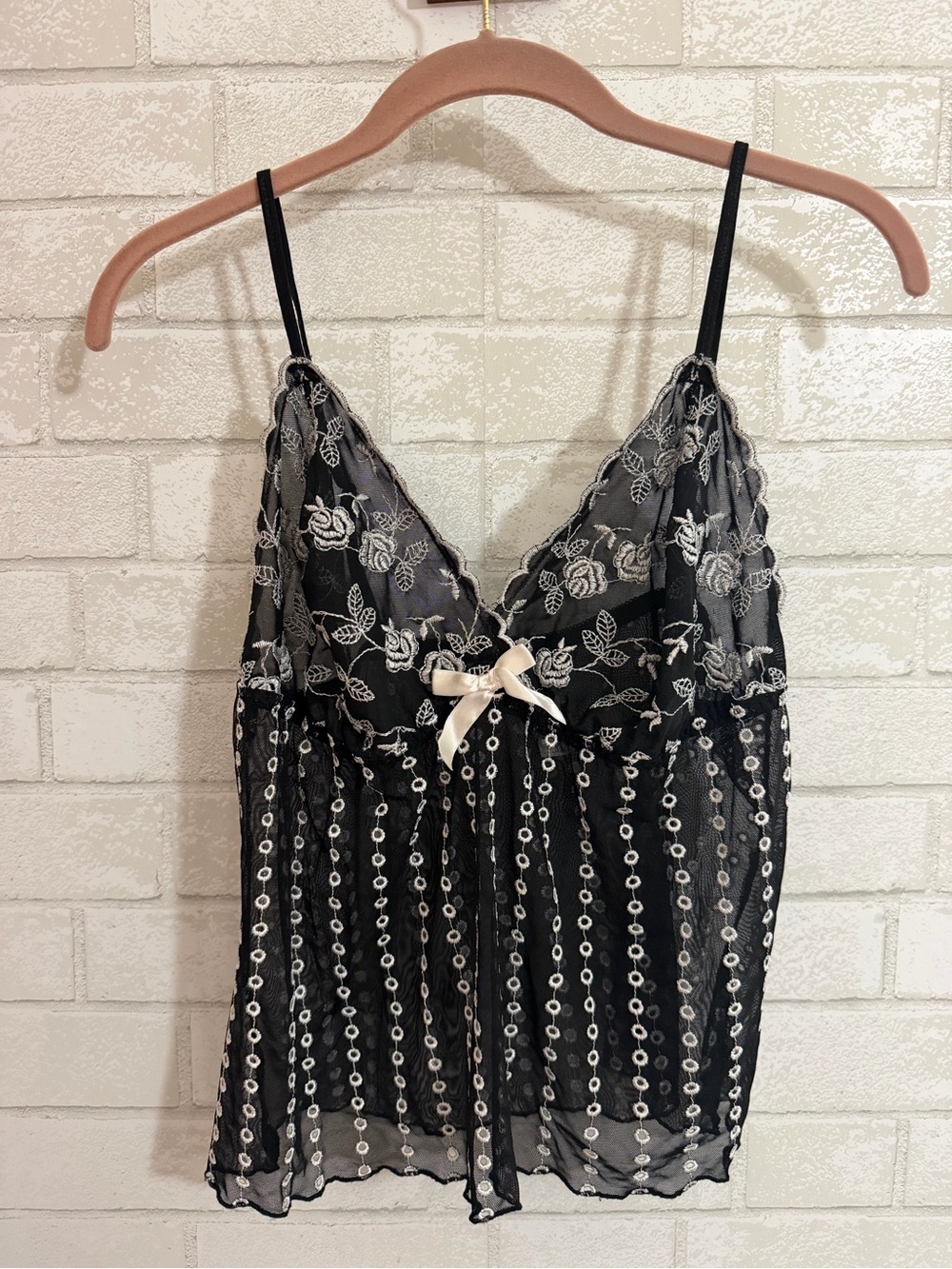 Cacique Black Sheer Embroidered Lace top with white flower Accents size 14/16